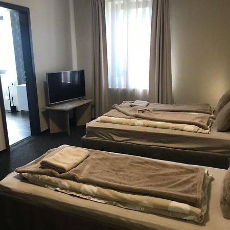 Hotel Pihenj Meg Vendégház Nyíregyháza Esterno foto